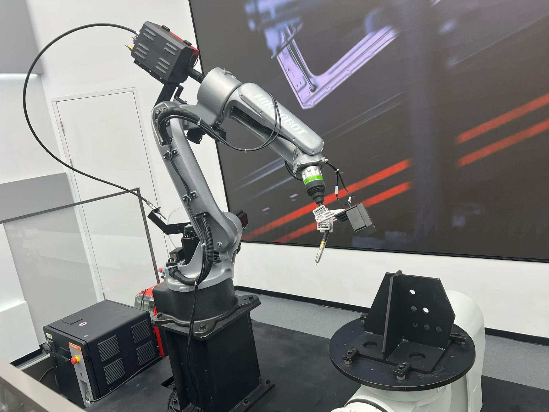 Hơn một nhà phân phối: Chúng tôi tạo điều kiện đào tạo nhà máy chuyên gia cho khách hàng toàn cầu của chúng tôi tại trụ sở chính Hikrobot2